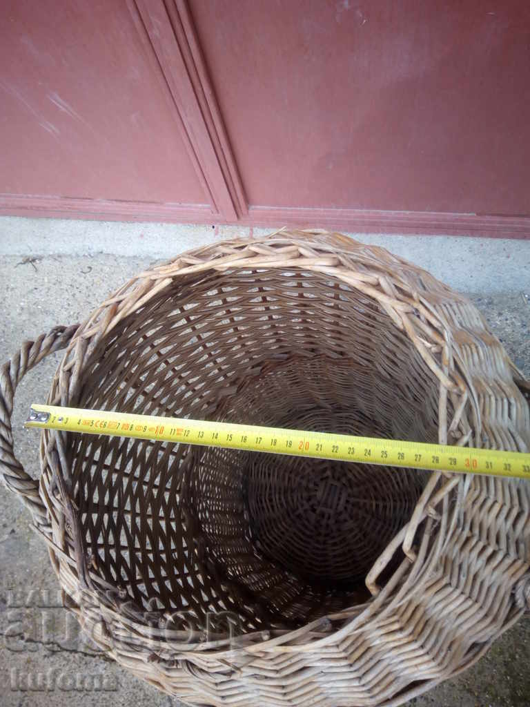 Auction Old rattan basket Auction Old rattan basket