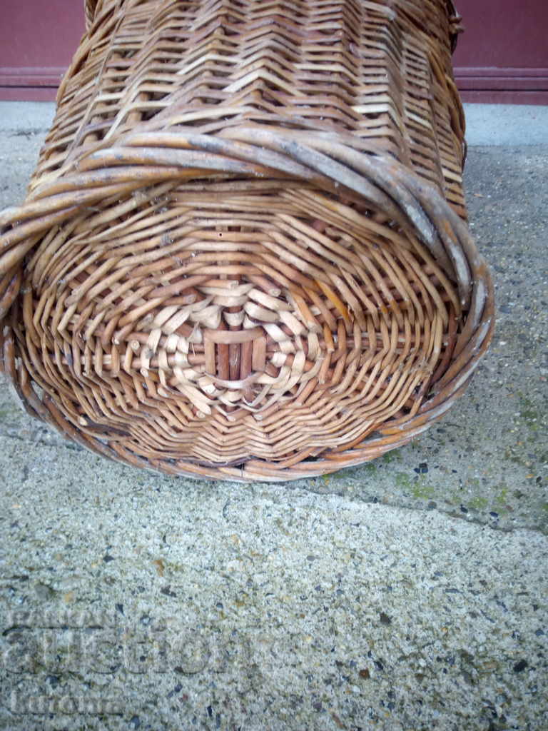 Old rattan basket - 5 Old rattan basket - 5