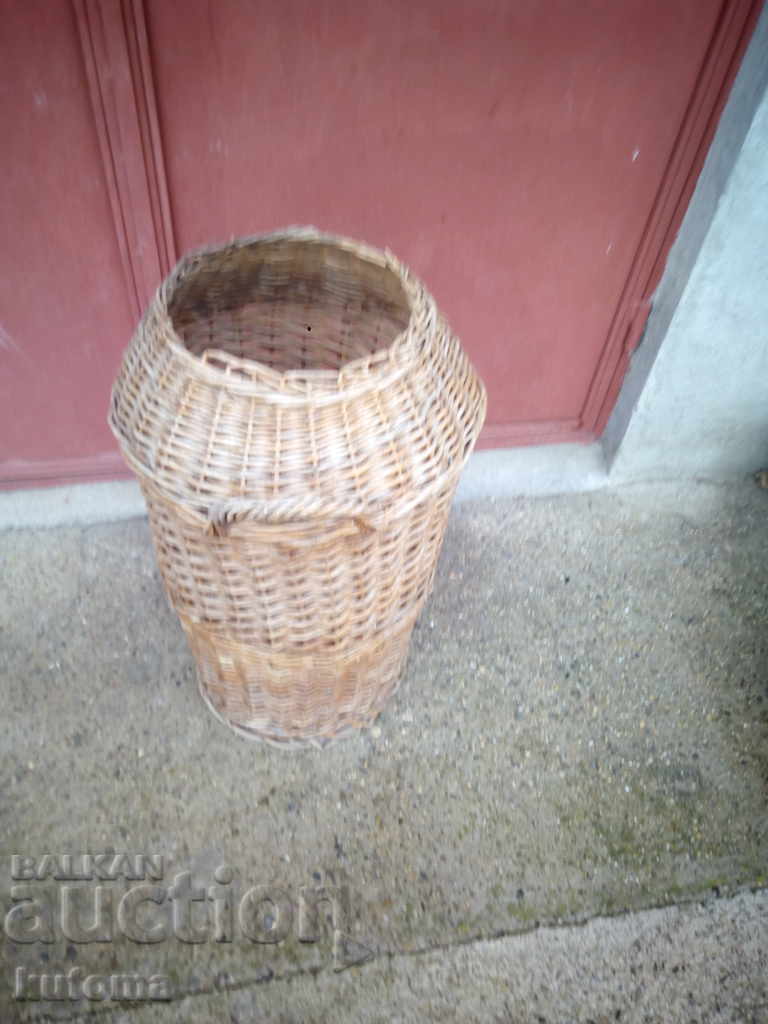 Old rattan basket - 6 Old rattan basket - 6