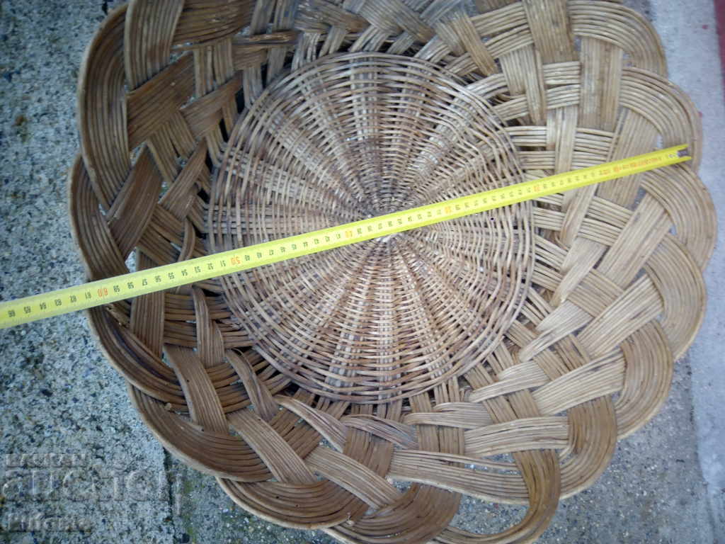 Auction  Old rattan bread basket