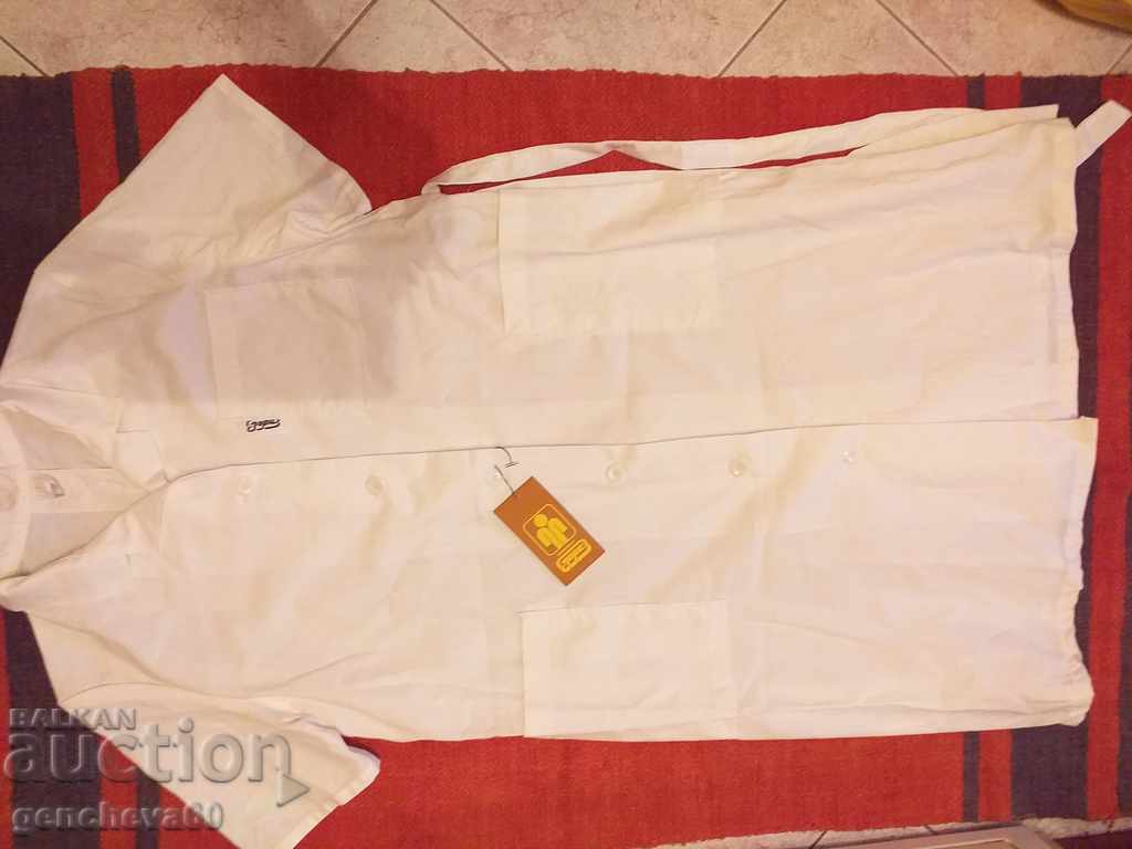 White work apron from the 1980s by SOCA with price 15.00 BGN | € 7.67 White work apron from the 1980s by SOCA with price 15.00 BGN | € 7.67