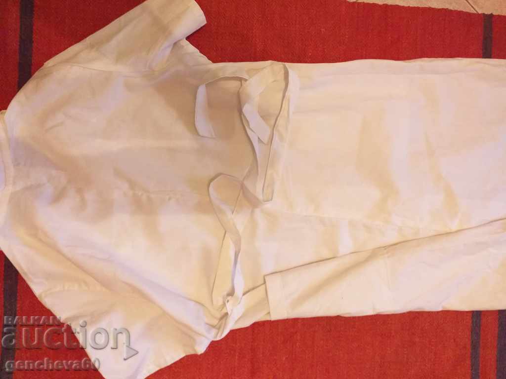Delivery of White work apron from the 1980s by SOCA