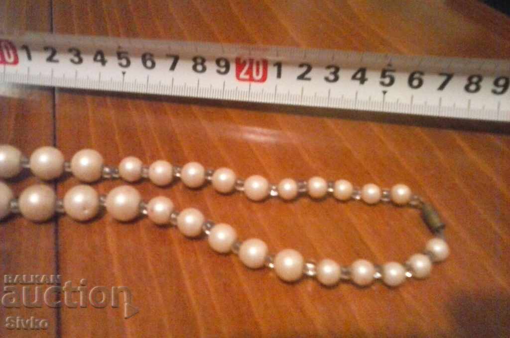 Delivery of Pearl necklace Delivery of Pearl necklace