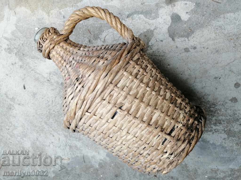 Auction  An old wallet, a bottle, a bottle