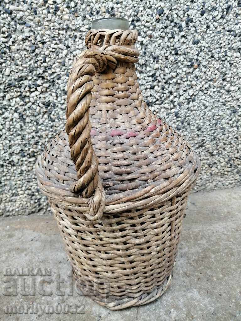 Delivery of An old wallet, a bottle, a bottle