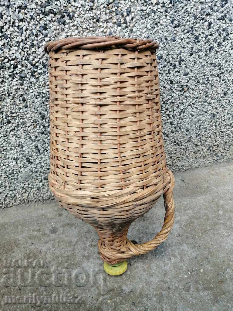 Delivery of An old wallet, a bottle, a bottle Delivery of An old wallet, a bottle, a bottle