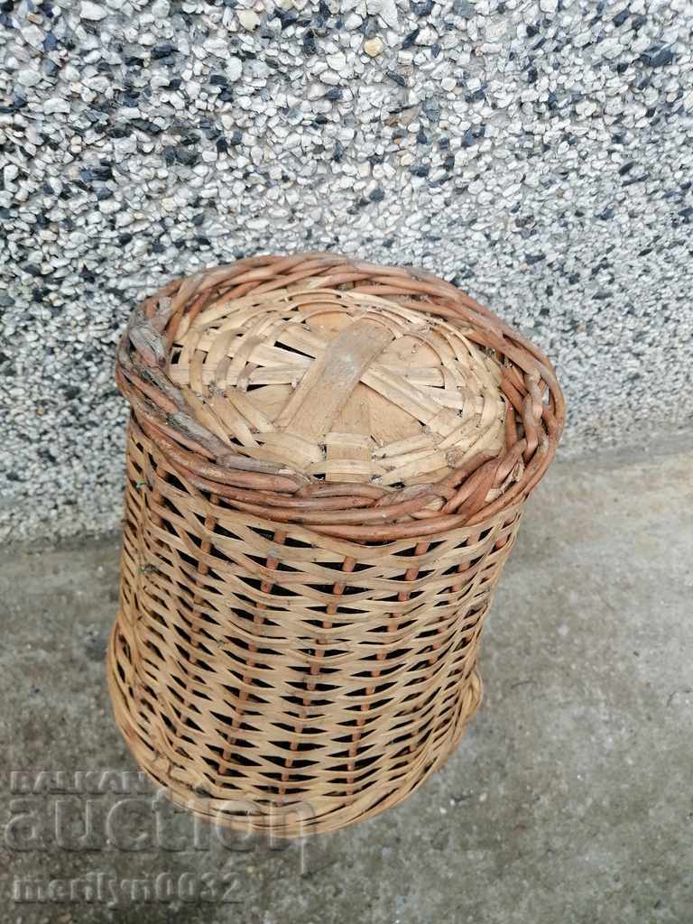 An old wallet, a bottle, a bottle - 6 An old wallet, a bottle, a bottle - 6