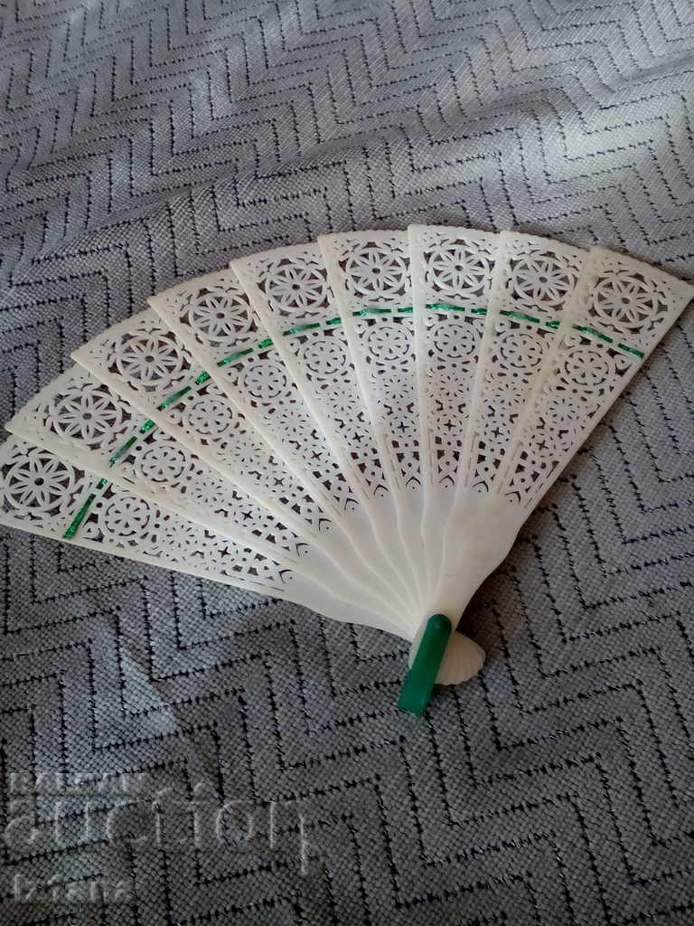 An old fan with price 18.00 BGN | € 9.20 An old fan with price 18.00 BGN | € 9.20