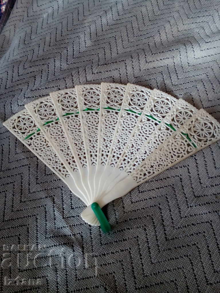 Auction An old fan Auction An old fan