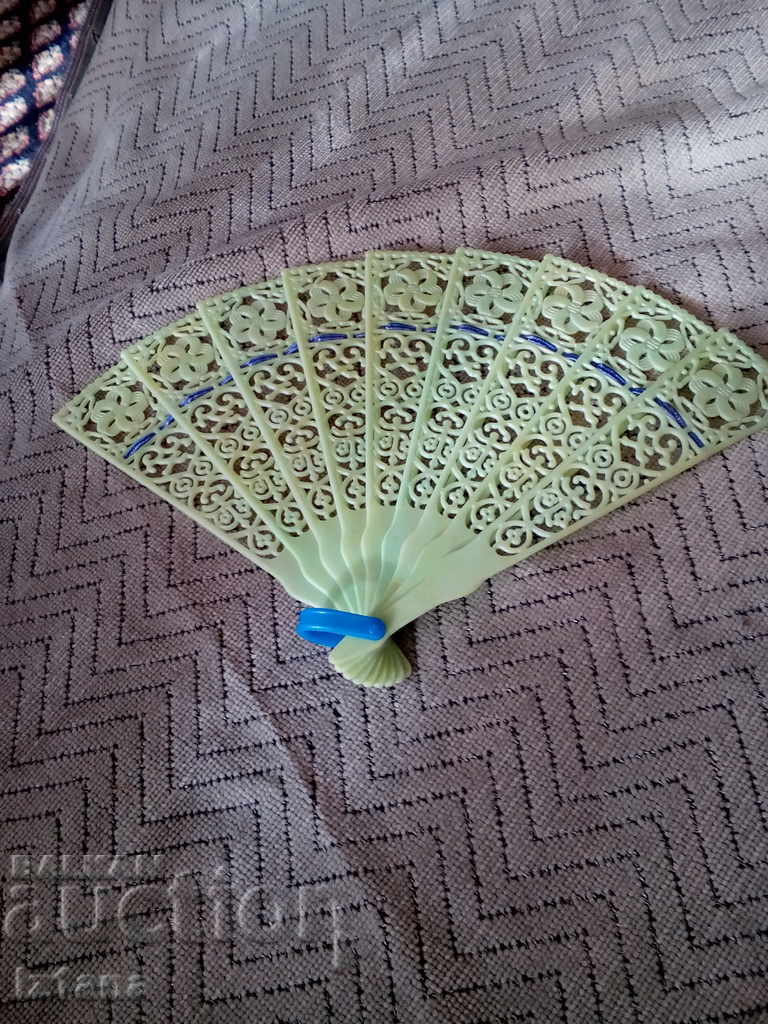 An old fan with price 18.00 BGN | € 9.20 An old fan with price 18.00 BGN | € 9.20