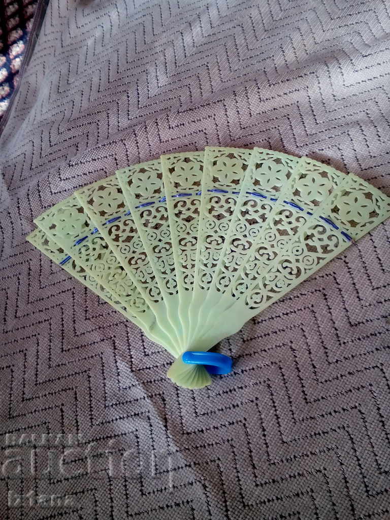 Auction An old fan Auction An old fan