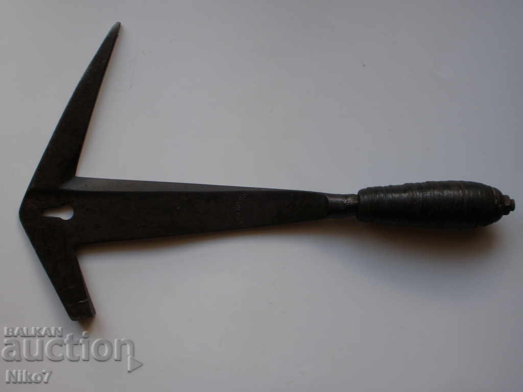 Παλιό, χειροποίητο, σφυρήλατο, μαρκαρισμένο σφυρί στέγης με τιμή 59.99 BGN | € 30.67 Παλιό, χειροποίητο, σφυρήλατο, μαρκαρισμένο σφυρί στέγης με τιμή 59.99 BGN | € 30.67