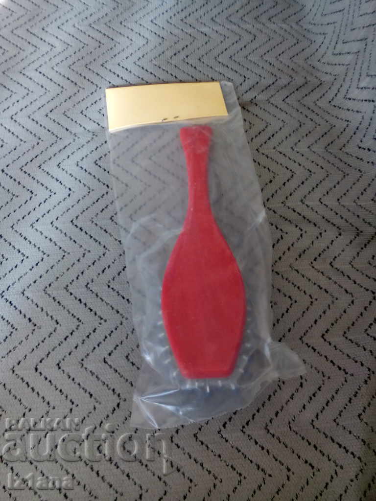 Auction An old hair brush Auction An old hair brush