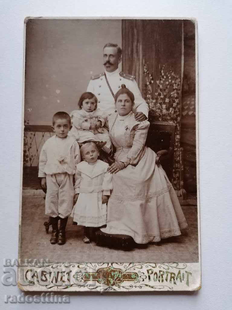 Φωτογραφία χαρτόνι οικογένεια πορτρέτο βασιλικό αξιωματικό