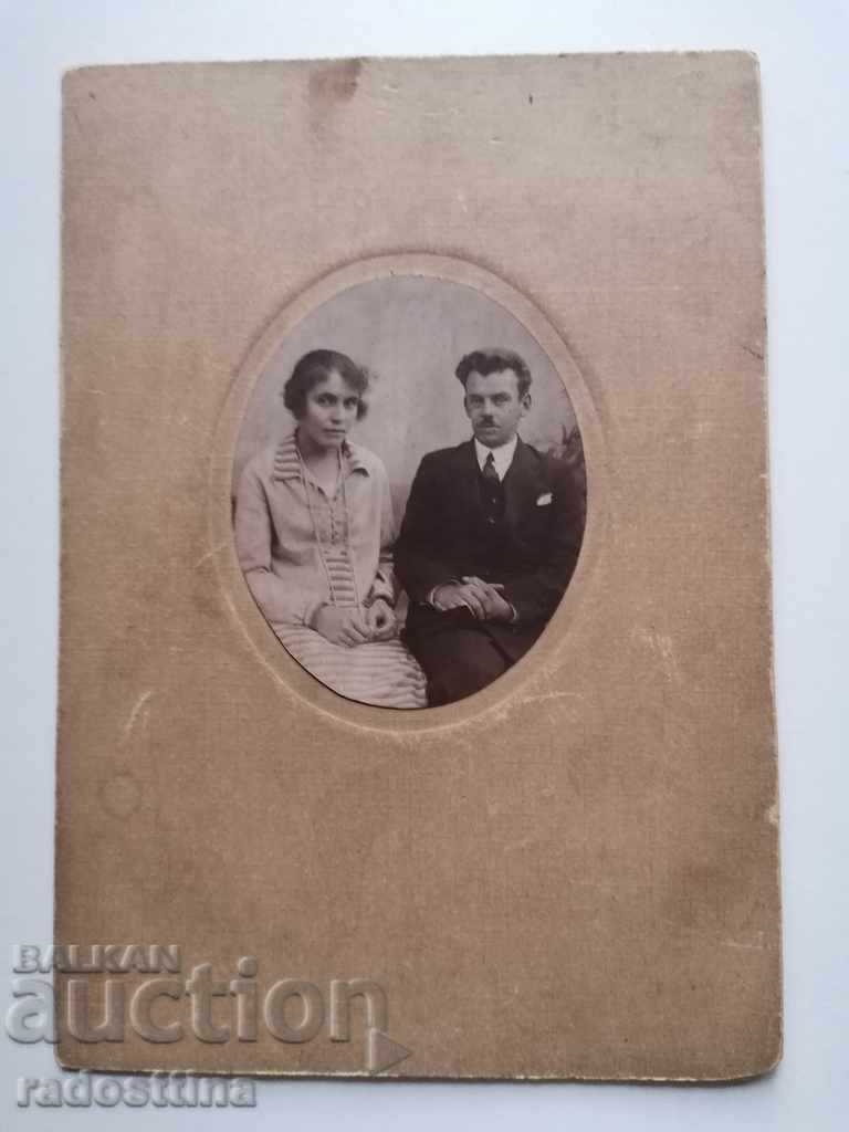Old Photo Oval Family Cardboard
