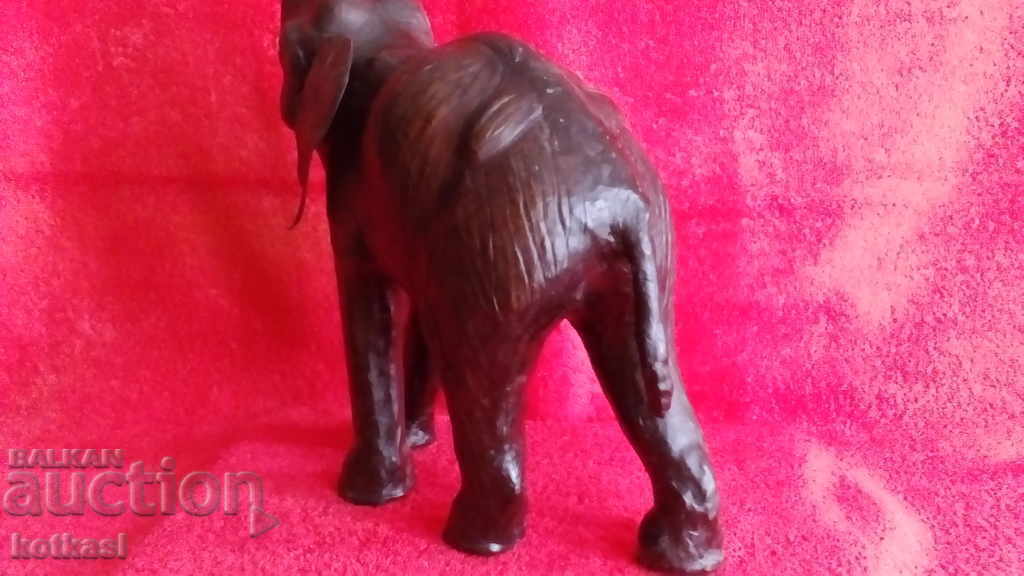 Old figure of an Elephant, height 35 cm. Wood, Leather - 5 Old figure of an Elephant, height 35 cm. Wood, Leather - 5
