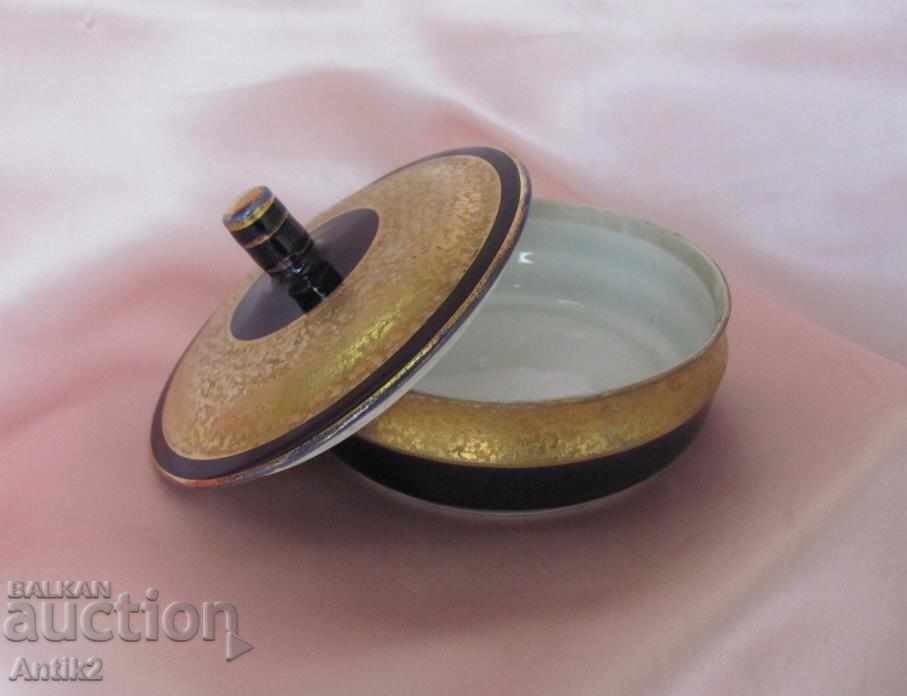 Cupa veche de porțelan JUMENALU cu preț 65.00 BGN | € 33.23