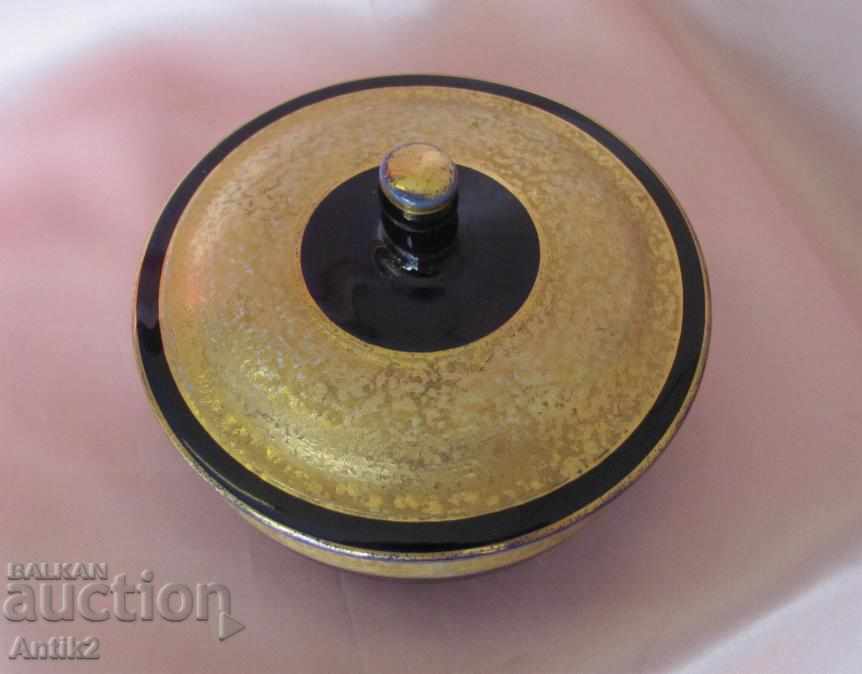 Licitație Cupa veche de porțelan JUMENALU