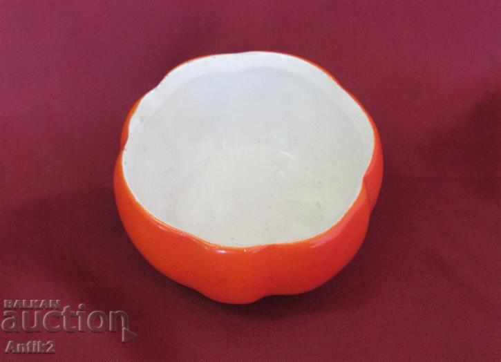 Delivery of Old Porcelain Cup marked and embroidered tablecloth Delivery of Old Porcelain Cup marked and embroidered tablecloth