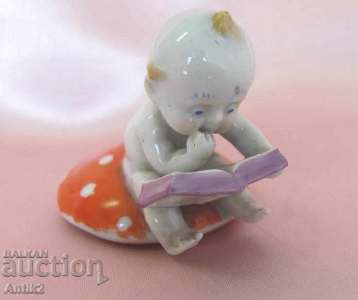 Delivery of Old Porcelain Mini Figurines 3 Pieces Delivery of Old Porcelain Mini Figurines 3 Pieces