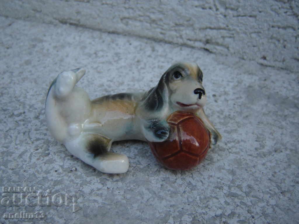 CAINE VECHI DE PORCELAN