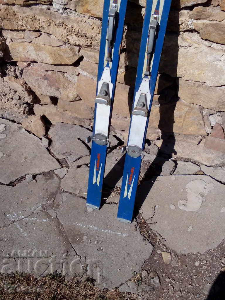 Auction Old Pamporovo Sport Skis Auction Old Pamporovo Sport Skis