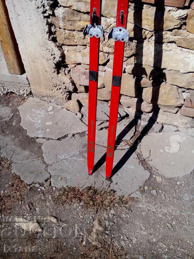 Delivery of Old Pamporovo skis, size 75 Delivery of Old Pamporovo skis, size 75