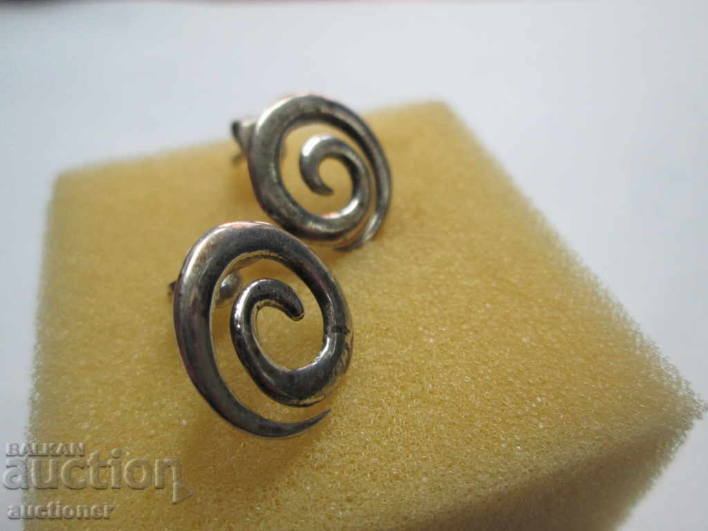 Delivery of SILVER EARRINGS