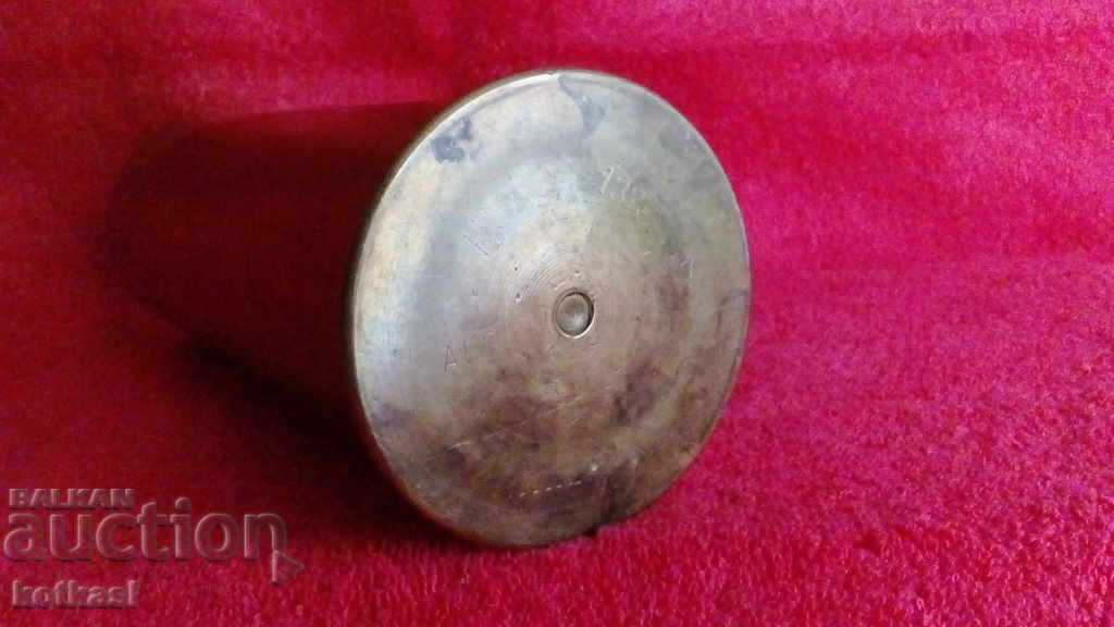 Delivery of Old metal brass case artillery war Delivery of Old metal brass case artillery war