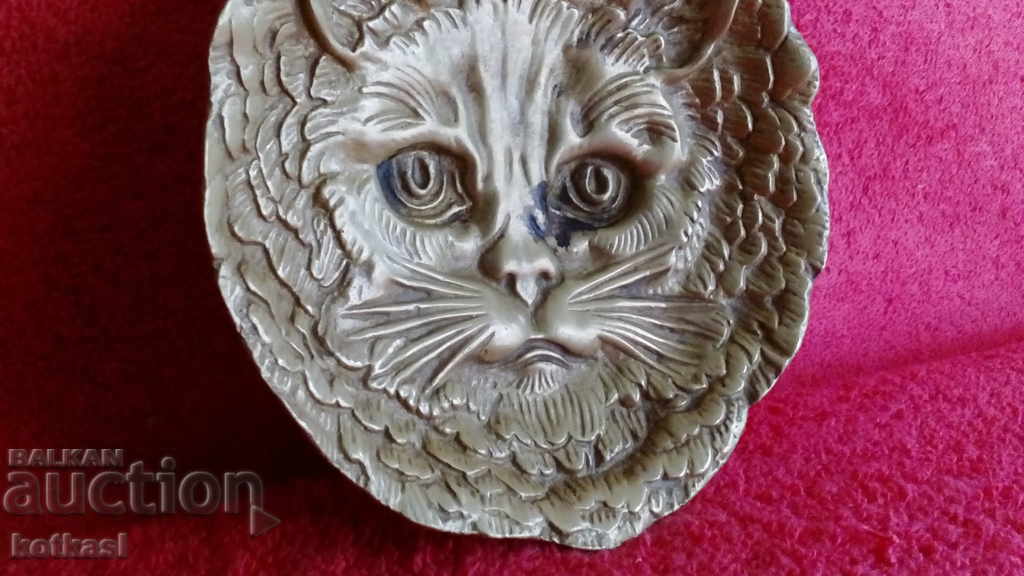 Auction Old metal bronze pano plate Cat Auction Old metal bronze pano plate Cat