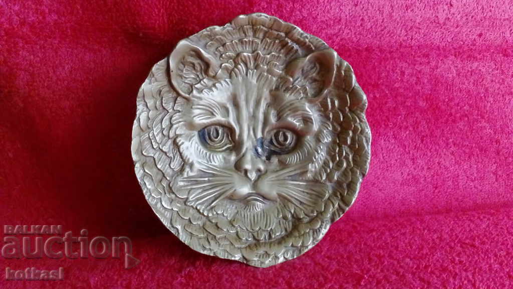 Стар метален бронзов съд пано чиния Котка