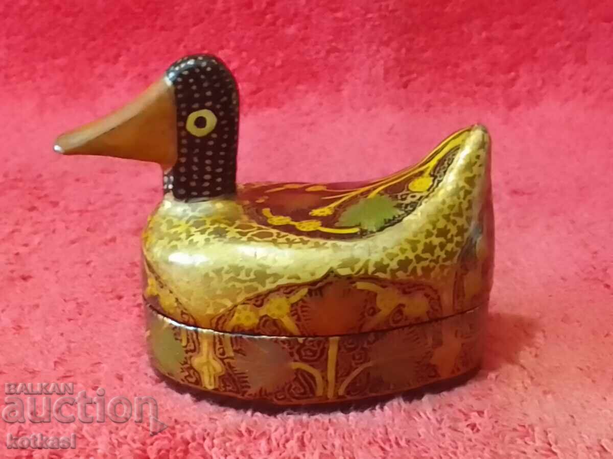 Licitație Cutie mică pictată veche pentru bijuterii Paleh URSS Rusia Licitație Cutie mică pictată veche pentru bijuterii Paleh URSS Rusia