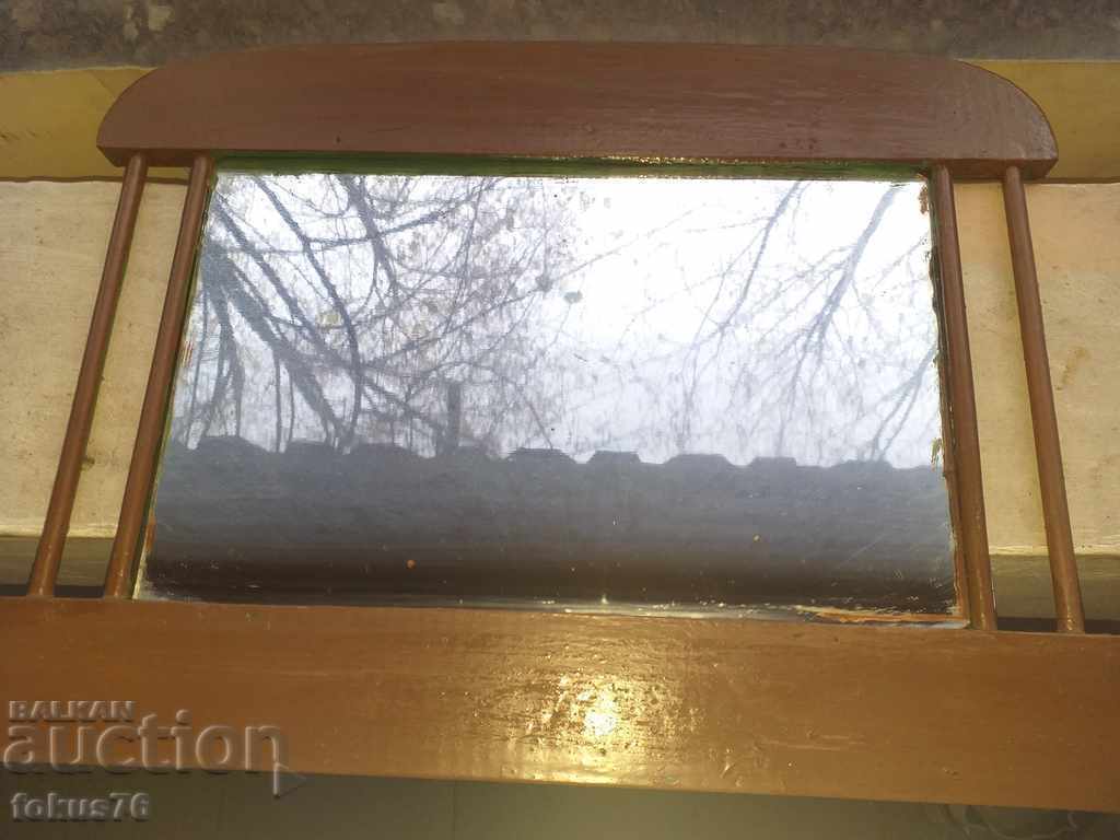 Oglinda veche cu preț 49.00 BGN | € 25.05 Oglinda veche cu preț 49.00 BGN | € 25.05