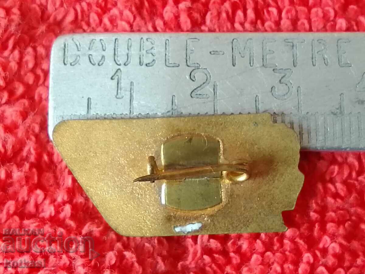 old social badge enamel MARCH EIGHT WOMEN'S MARCH excellent with price 10.50 BGN | € 5.37 old social badge enamel MARCH EIGHT WOMEN'S MARCH excellent with price 10.50 BGN | € 5.37