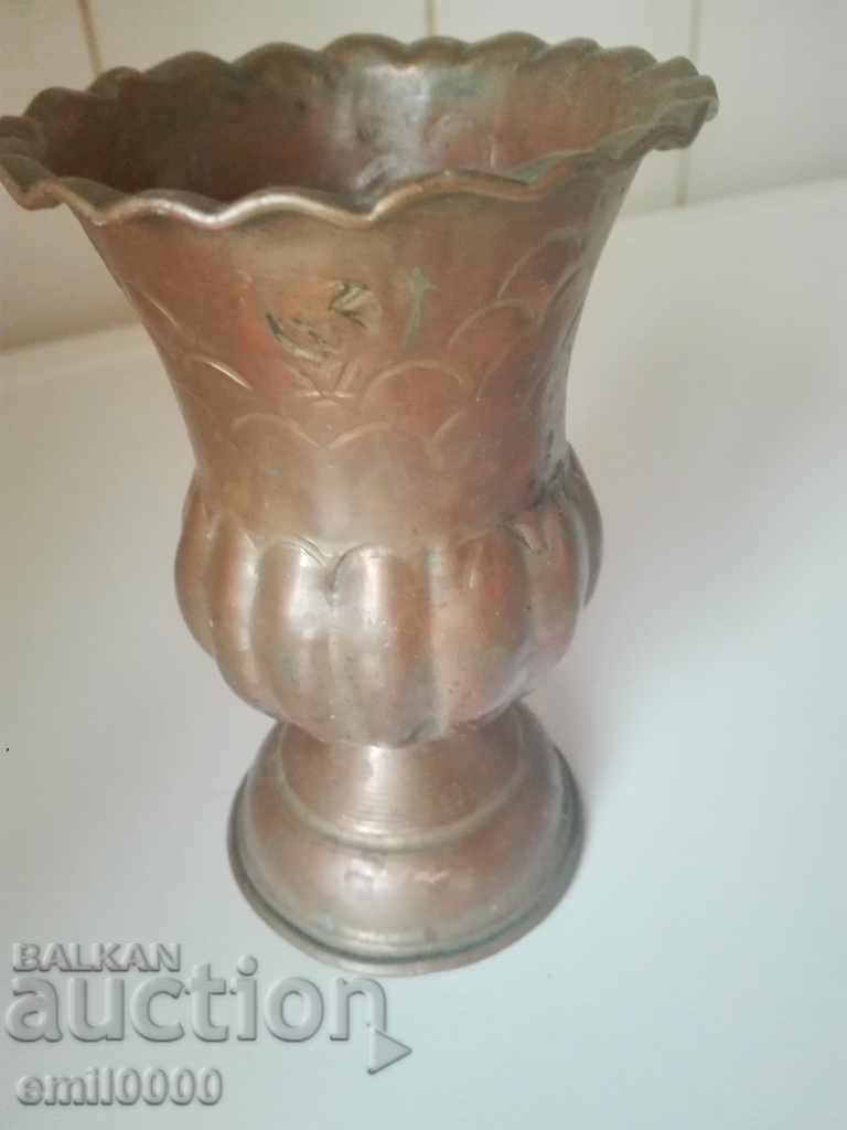 Δημοπρασία Όμορφο αγγείο χαλκού. Δημοπρασία Όμορφο αγγείο χαλκού.