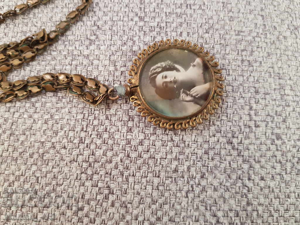 Delivery of Old double-faced medallion