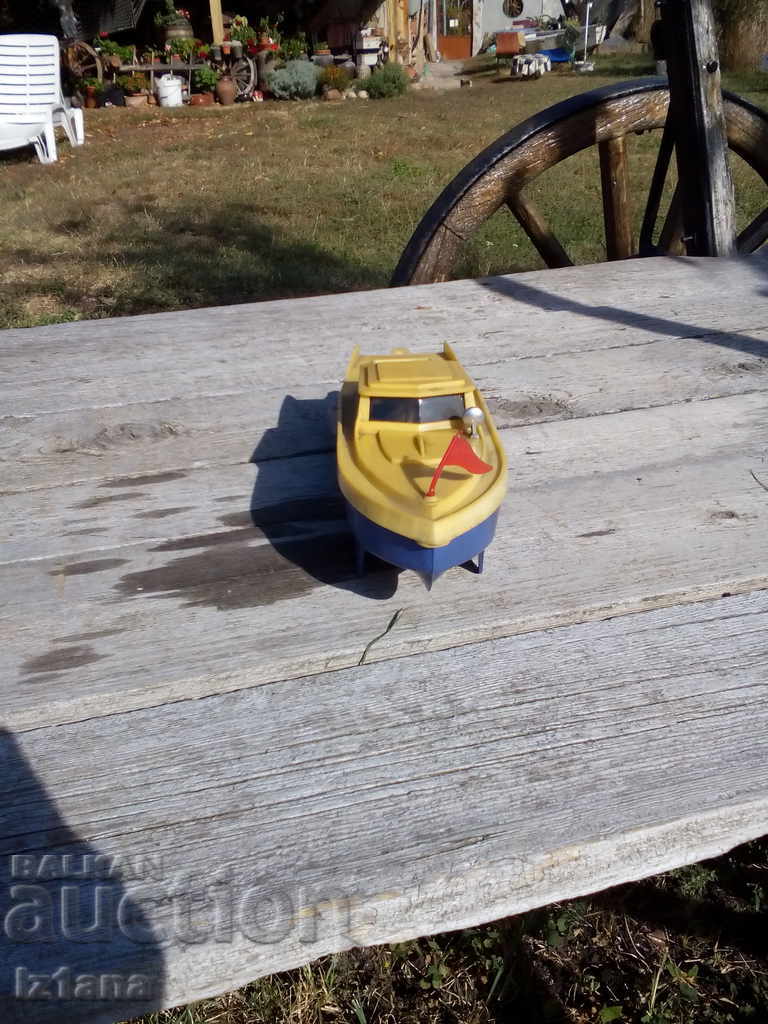 O barcă veche de jucării, o barcă cu preț 40.00 BGN | € 20.45