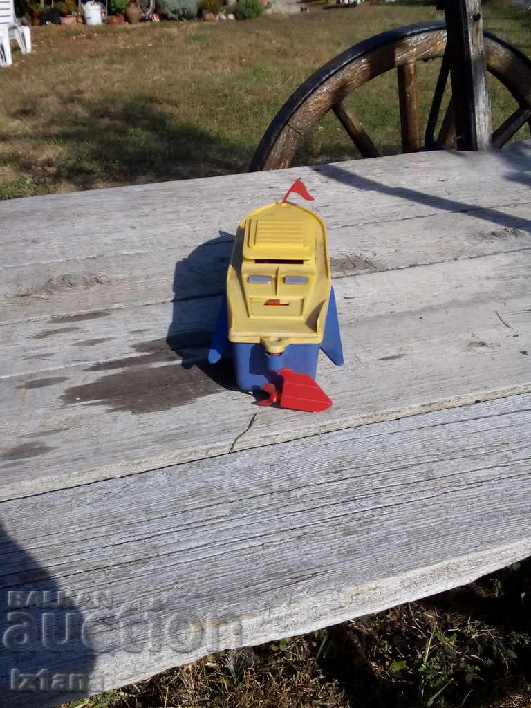 Livrarea O barcă veche de jucării, o barcă