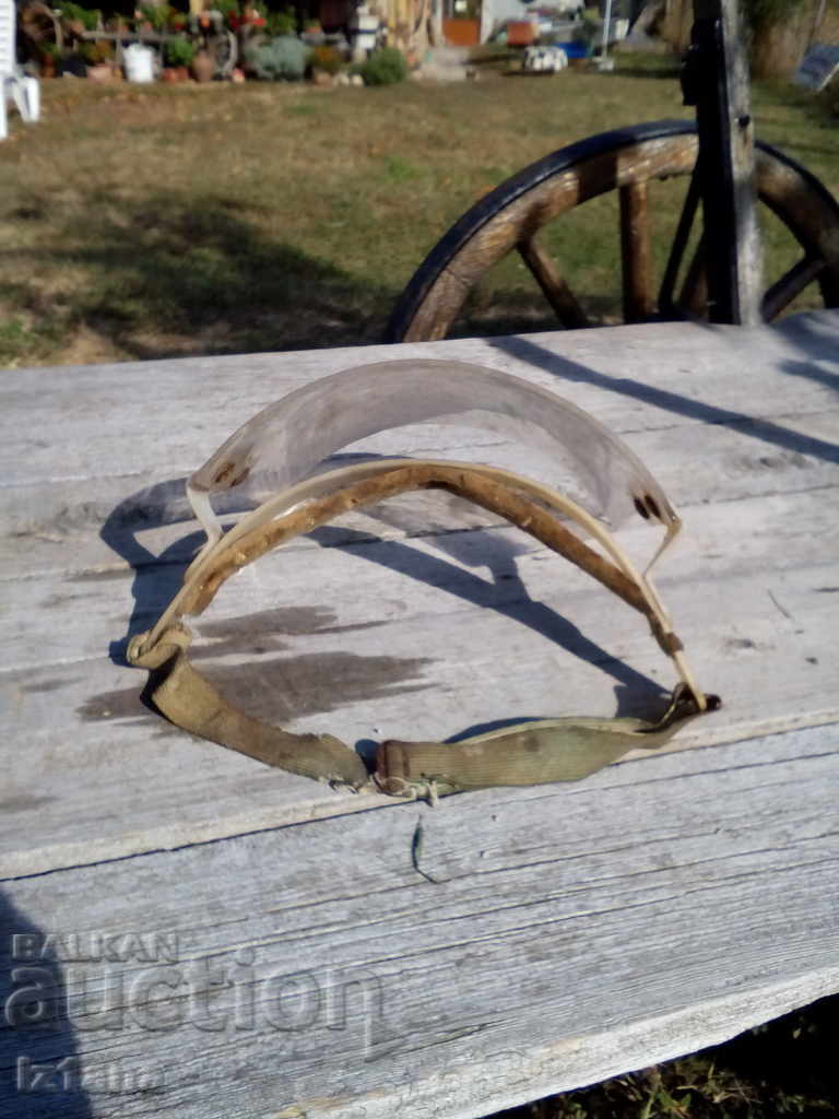 Livrarea Mască de siguranță veche Livrarea Mască de siguranță veche