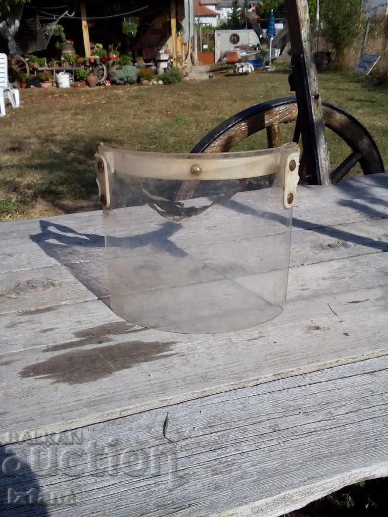 Mască de siguranță veche - 6 Mască de siguranță veche - 6