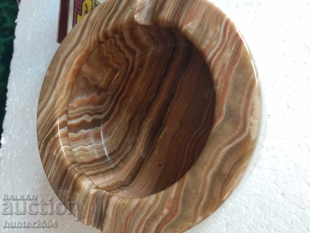 Τασάκι και τσιγάρο από ONIX / sardonyx; / με τιμή 34.95 BGN | € 17.87 Τασάκι και τσιγάρο από ONIX / sardonyx; / με τιμή 34.95 BGN | € 17.87