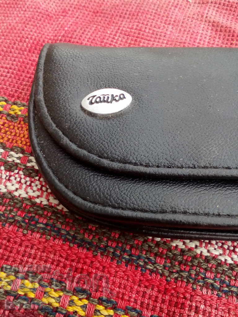 Το πορτοφόλι της γέλης μιας ηλικιωμένης κυρίας με τιμή 10.00 BGN | € 5.11 Το πορτοφόλι της γέλης μιας ηλικιωμένης κυρίας με τιμή 10.00 BGN | € 5.11