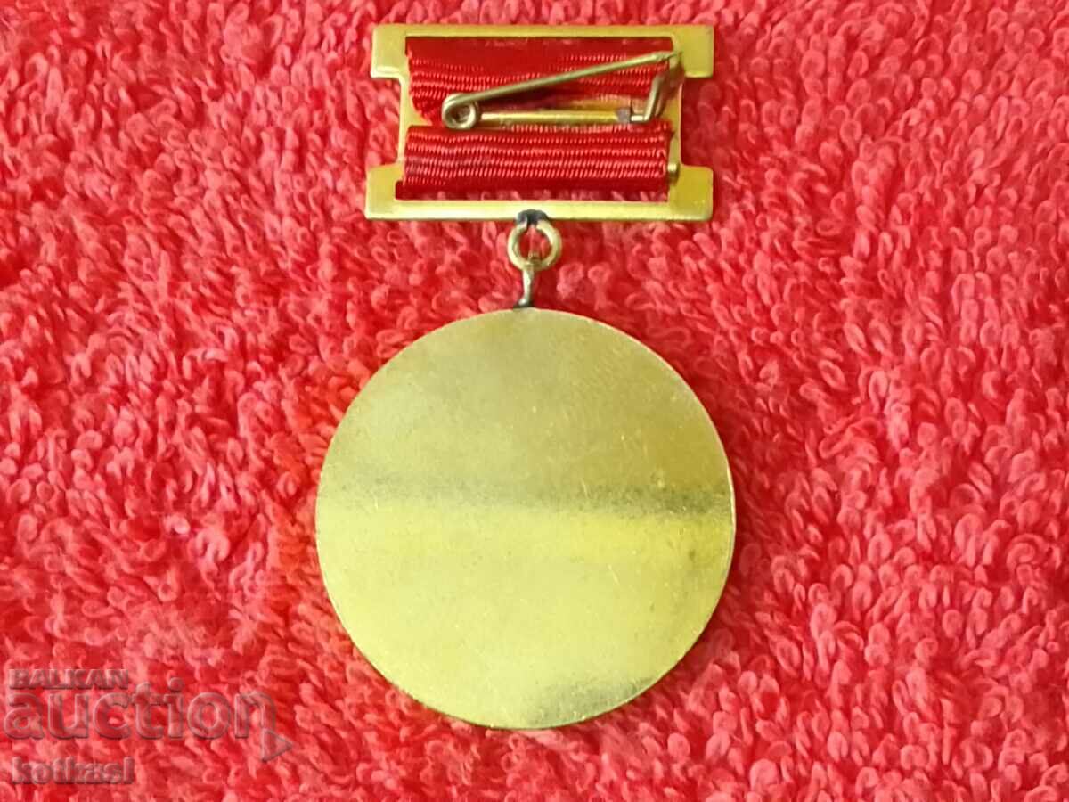 Star Sign Medal For Peace and Republic, Military Uprising, Excellent with price 35.50 BGN | € 18.15 Star Sign Medal For Peace and Republic, Military Uprising, Excellent with price 35.50 BGN | € 18.15