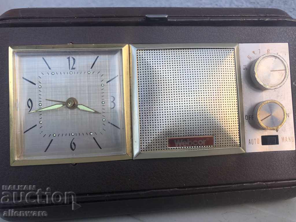 Delivery of Radio Old Travel Webcor Radio !!!