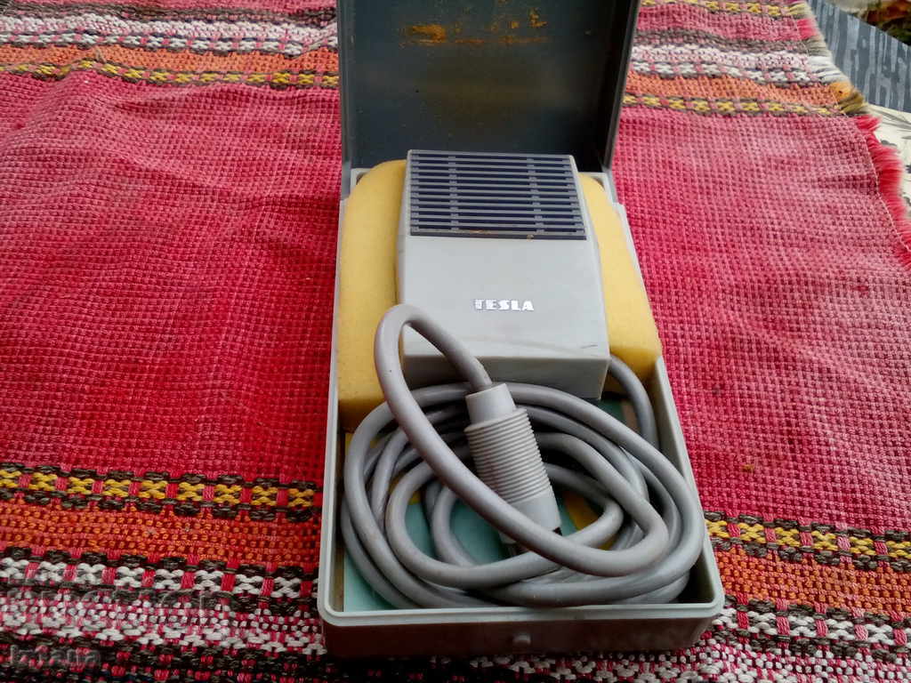 Tesla AMD 106 old microphone with price 40.00 BGN | € 20.45 Tesla AMD 106 old microphone with price 40.00 BGN | € 20.45