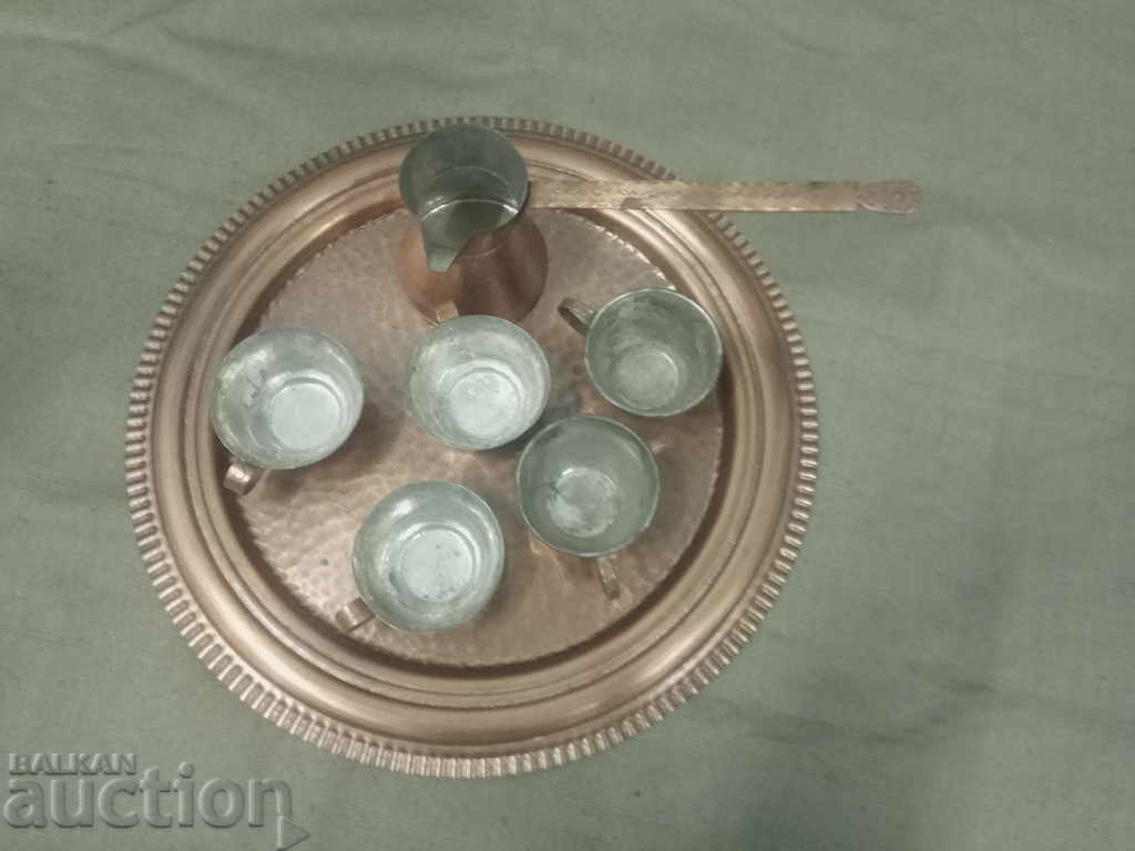 Сервиз за кафе от кована мед с цена € 53.23 | 104.11 лв.