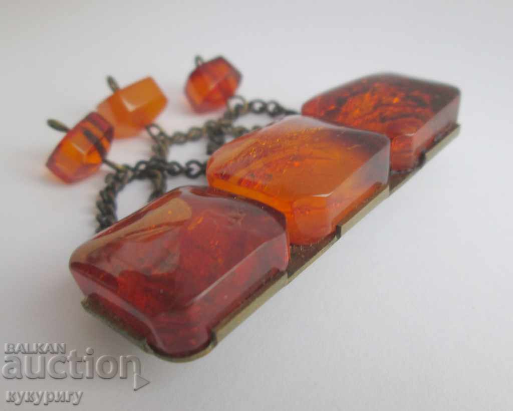 Delivery of Old lady's amber brooch natural amber Delivery of Old lady's amber brooch natural amber