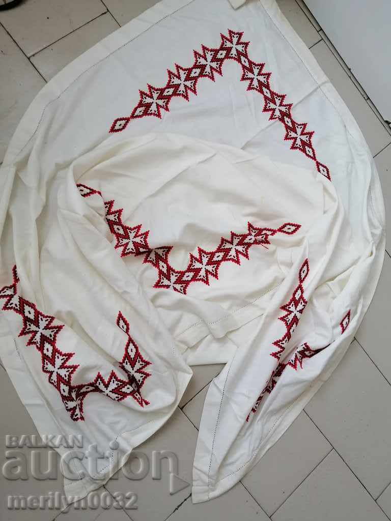 Cutie de masă brodată veche, broderie bulgară cu preț 48.00 BGN | € 24.54 Cutie de masă brodată veche, broderie bulgară cu preț 48.00 BGN | € 24.54