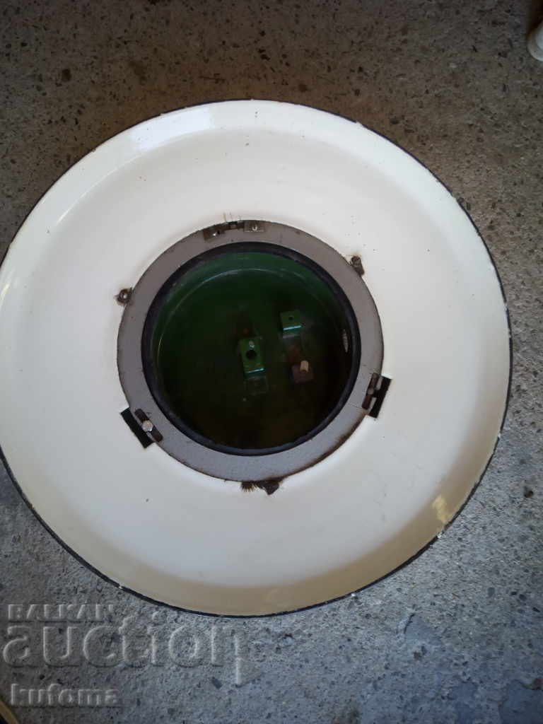 Livrarea Lampa emailata Livrarea Lampa emailata