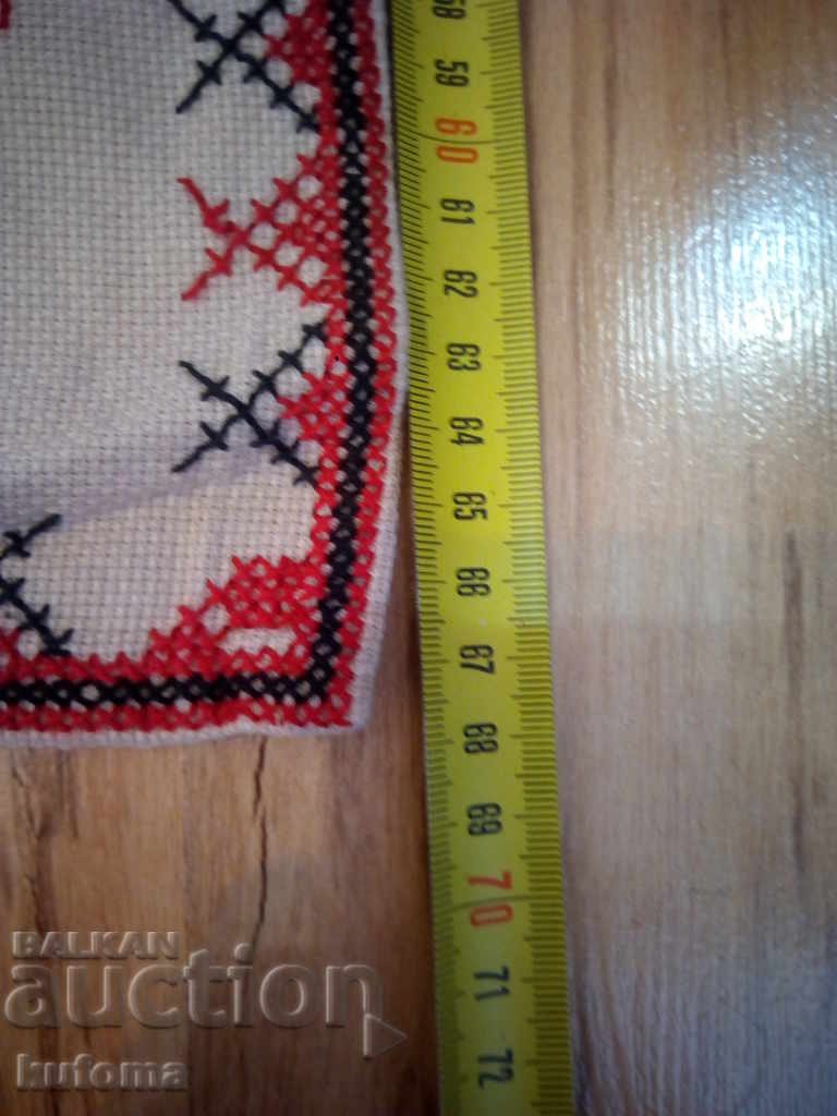 Delivery of Old handmade hand-embroidered Delivery of Old handmade hand-embroidered